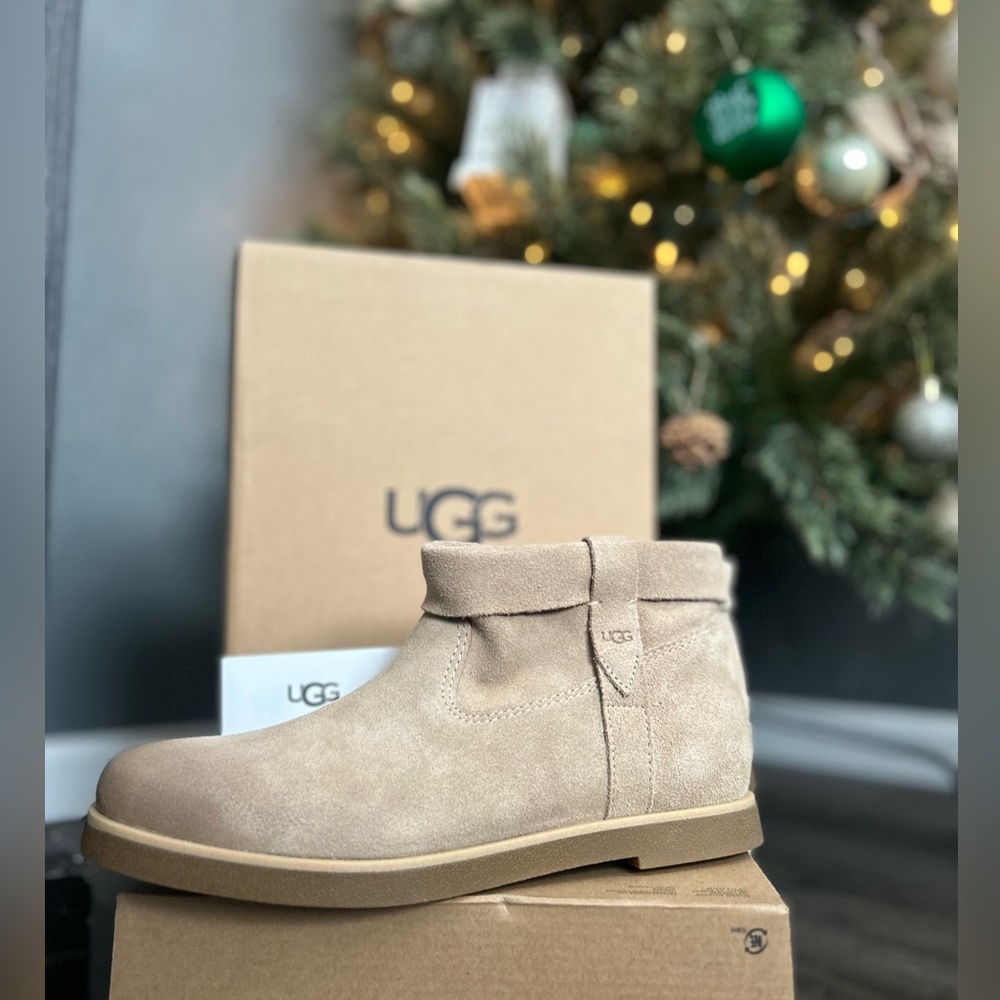*NEW* Josefen Cuff UGG